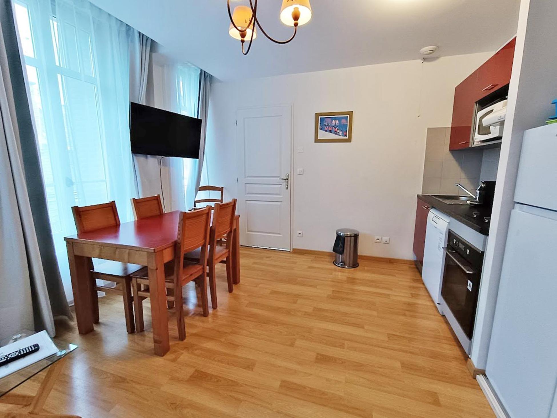Appartamento Il Etait Une Fois Luchon, T2, Centre Luchon, Wifi, Casier A Skis, Ascenseur, 4 Personnes Bagnères-de-Luchon Esterno foto